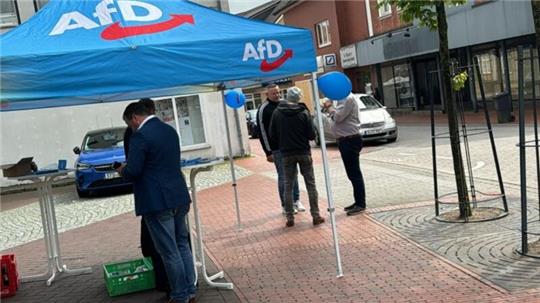 Der AfD-Stand an der Marktstraße in Harsefeld.