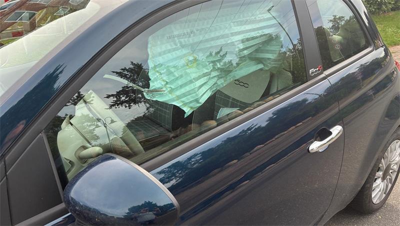 Der Airbag löste aus, der Fiat war zeitweise innen vernebelt.