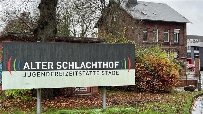 Der Alte Schlachthof ist die größte und wohl bekannteste Jugendfreizeitstätte im Landkreis Stade. Hier finden regelmäßig auch größere Veranstaltungen statt.