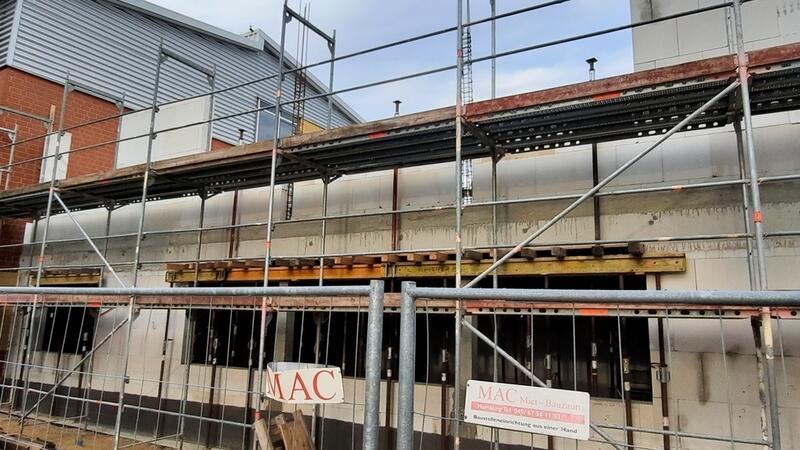 1001 Schüler am Harsefelder Aue-Geest-Gymnasium warten auf den Anbau Der Anbau am Westflügel wächst.