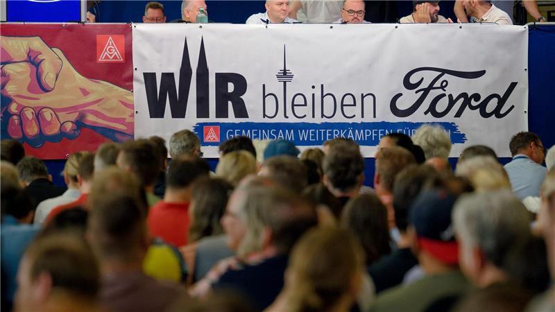 Sparkurs bei Ford: Gewerkschaft und Management einigen sich Der Andrang ist groß bei der Betriebsversammlung beim Kölner Autobauer Ford Deutschland.