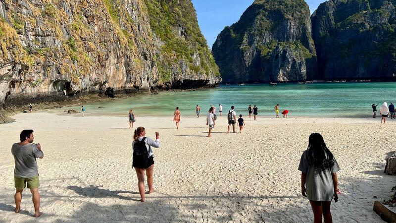 Kultstrand Maya Bay wird wieder für zwei Monate geschlossen Der Andrang von Touristen macht dem fragilen Ökosystem zu schaffen. (Archivbild)