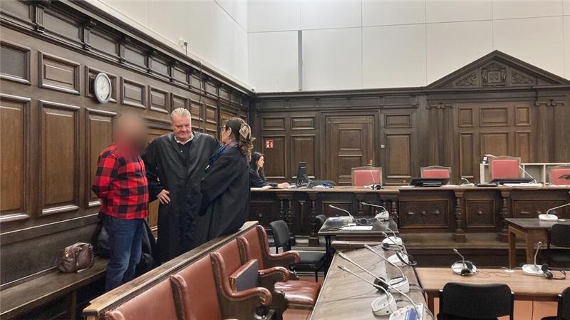 Der Angeklagte bezeichnete seine Messertat als Notwehr.