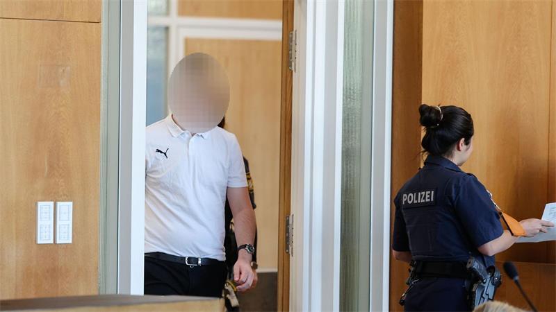 Der Angeklagte ist einschlägig vorbestraft.