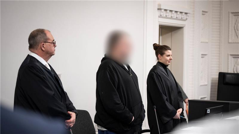 Der Angeklagte klagte vor Gericht über gesundheitliche Probleme.