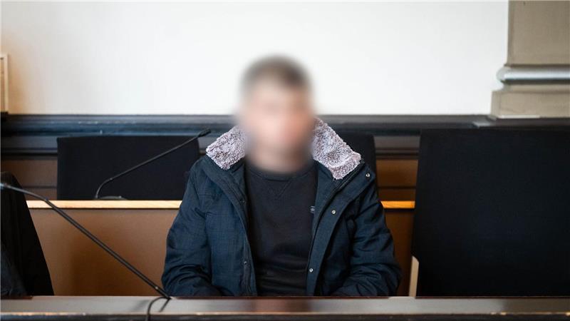 Ex-Partnerin vor ihren Kindern erstochen – lebenslange Haft Der Angeklagte muss nun für viele Jahre ins Gefängnis. (Archivbild)