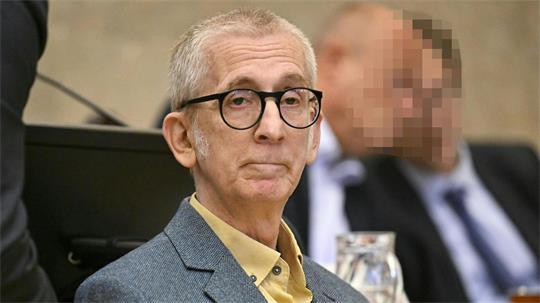 Der Angeklagte nahm das Urteil und die Strafe an. 