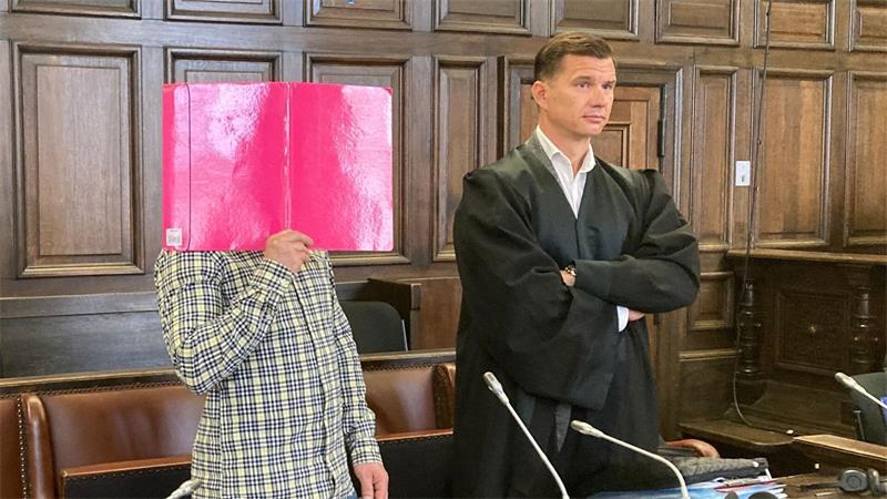 Der Angeklagte wird wegen besonders schwerer Vergewaltigung und gefährlicher Körperverletzung verurteilt.