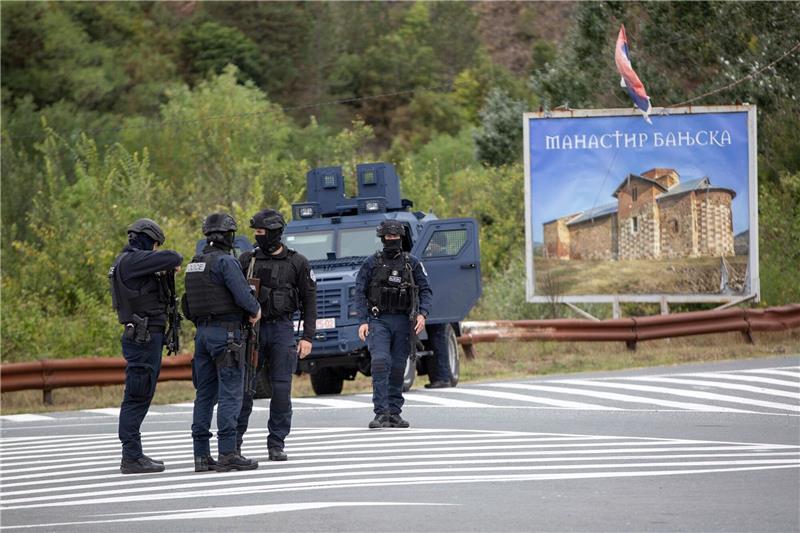 Sorge im Kosovo - Baerbock warnt vor Eskalation Der Angriff eines schwer bewaffneten serbischen Kommandotrupps in Banjska auf kosovarische Polizisten hat neue Spannungen ausgelöst.