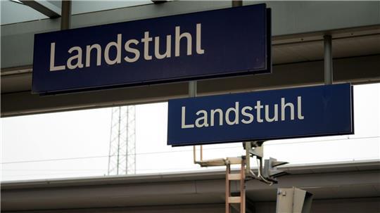Der Angriff geschah laut Polizeiangaben, kurz nachdem dem Zug den Bahnhof Landstuhl verlassen hatte.