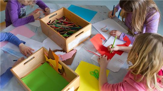 Der Anspruch auf Ganztagsbetreuung wird zunächst für Erstklässler eingeführt. (Archivbild)