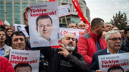 Der Anstieg der Abschiebungen in die Türkei ist aus Sicht der Linksfraktion besonders kritikwürdig. (Archivbild)