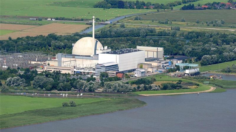 Kernkraftwerk Unterweser: Deichsicherheit in Gefahr? Der Arbeitskreis Wesermarsch sorgt sich um die Deichsicherheit am Kernkraftwerk Unterweser. Foto: Ingo Wagner