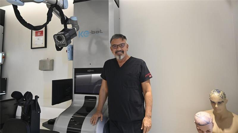 Der Arzt Koray Erdogan betreibt eine Haartransplantationsklinik in Istanbul.