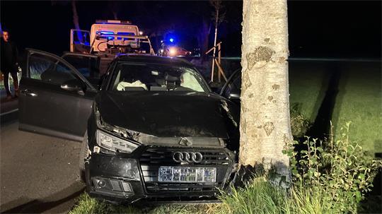 Der Audi wurde bei dem Unfall schwer beschädigt.