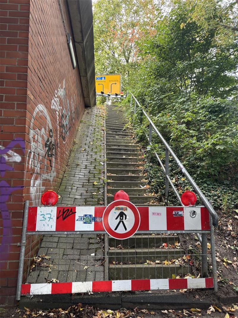 Der Aufgang zur Hansebrücke ist schon länger gesperrt.