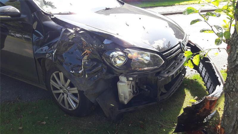 Der Aufprall passierte mit einer geringen Geschwindigkeit - die Airbags hatten nicht ausgelöst. Trotzdem brach sich die Belumerin das Brustbein.