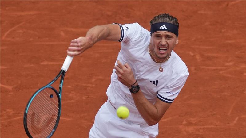 Sieg auch gegen „Dämonen“: Zverev im Viertelfinale von Paris Der Aufschlag kam bei Zverev ab dem zweiten Satz besser.