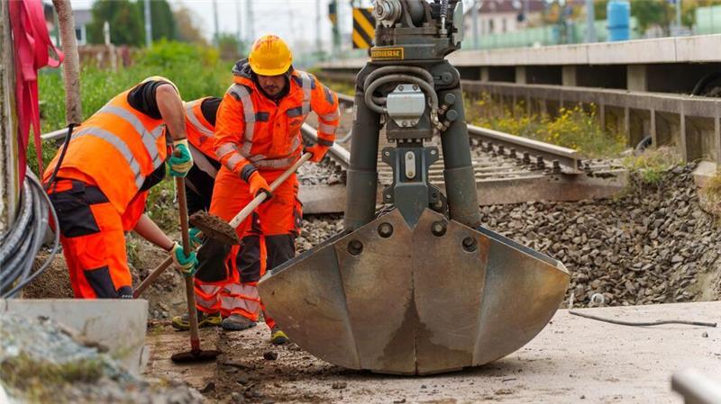 Der Aufsichtsratschef der Deutschen Bahn, Werner Gatzer, hält 150 Milliarden Euro für die langfristige Ertüchtigung der Bahn-Infrastruktur für erforderlich. (Archivbild)