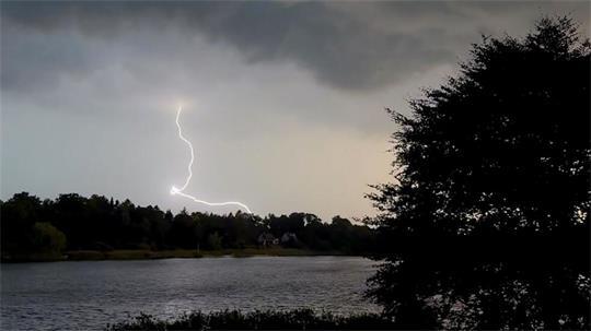 Der Auftakt ins Wochenende ist von ungemütlichem Wetter geprägt. (Archivbild)