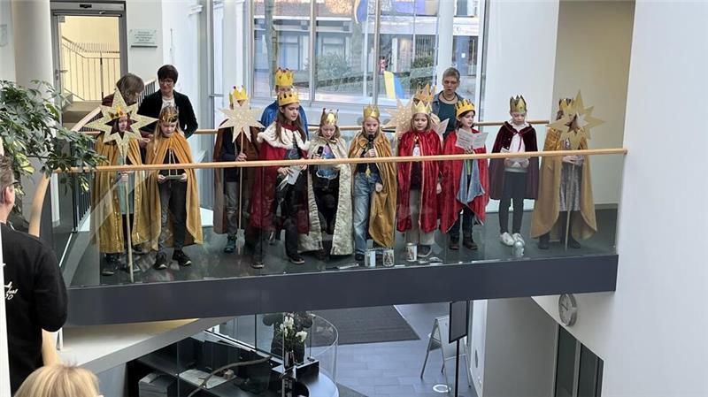 Bürgermeisterin fordert mehr Optimismus und mehr Engagement Der Auftritt der Sternsinger gehört traditionell zum Programm bei der Neujahrsbegegnung.