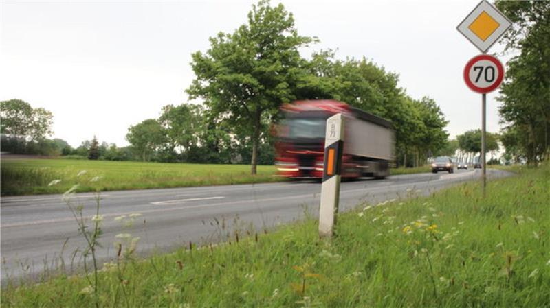 Der Ausbau der B73 zwischen Cuxhaven und Otterndorf - hier ein Foto aus Altenbruch - soll vor allem mehr Sicherheit bringen.