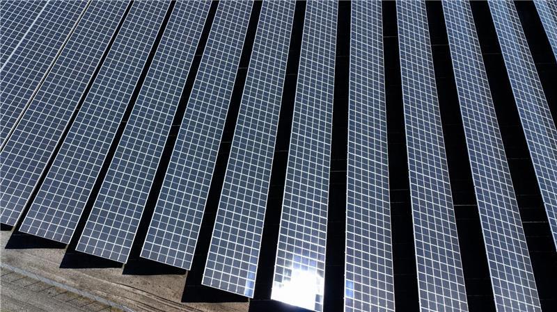 Der Ausbau von Solar- und Speichertechnologien sollte laut Verband konsequent fortgesetzt werden. 