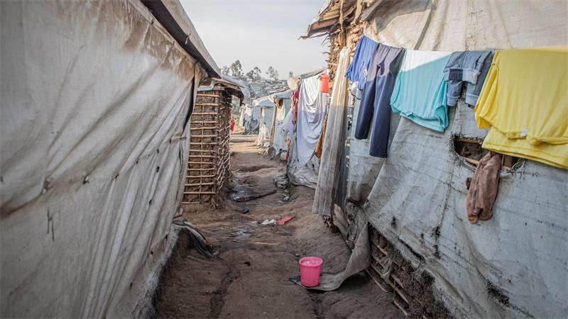 Warum der Ebola-Ausbruch zu eskalieren droht Der Ausbruch ereignet sich in Gemeinden, die durch jahrelange Konflikte und Vertreibungen völlig erschöpft sind.