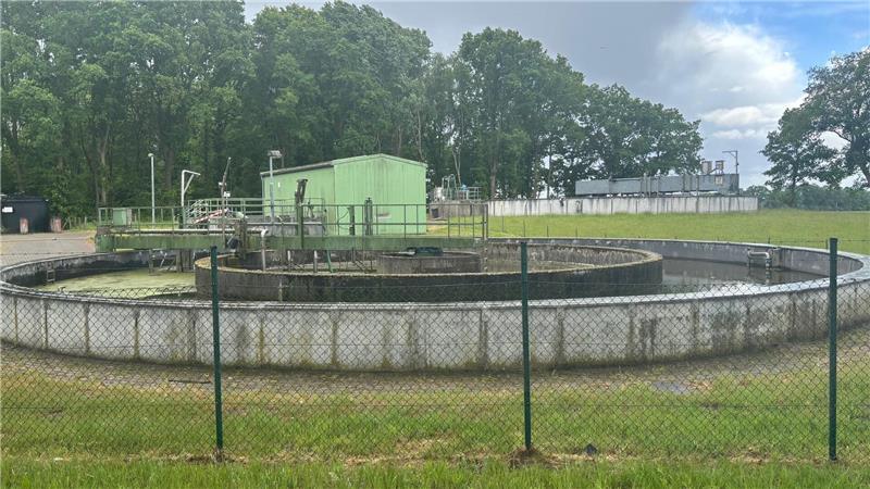 Giftige Stoffe aus dem Klärwerk: Zehntausende tote Fische in der Aue Der Ausgangspunkt der für die Fische tödlichen Verunreinigung: das Klärwerk in Bockholt in der Gemeinde Ahlerstedt.
