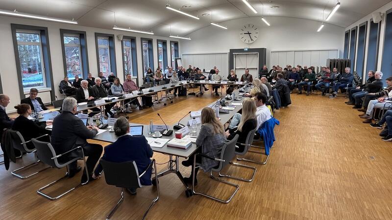 Protest im Stader Kreishaus: Landwirte stoppen Naturschutzgebiet Der Ausschuss für Klimaschutz, Umwelt und Regionalplanung hat die geplante Ausweisung des Naturschutzgebiets „Moore bei Sauensiek“ auf Eis gelegt.