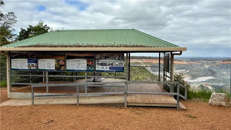 Lithium-Gigant Australien: Motor der globalen Energiewende Der Aussichtspunkt auf die Mine liegt am Ortsrand von Greenbushes.
