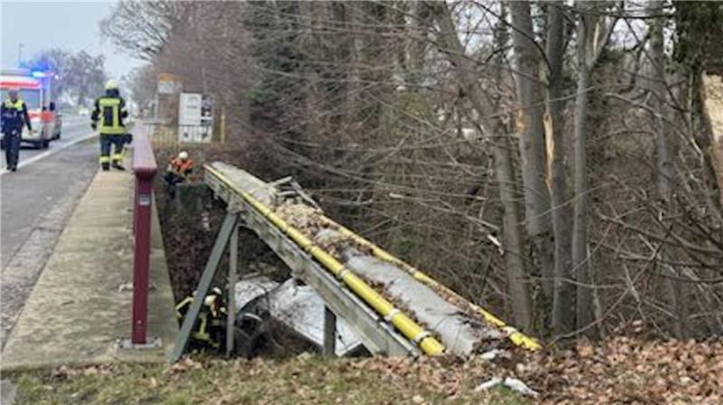 Der Autofahrer kam von der Scheeßeler Straße ab.