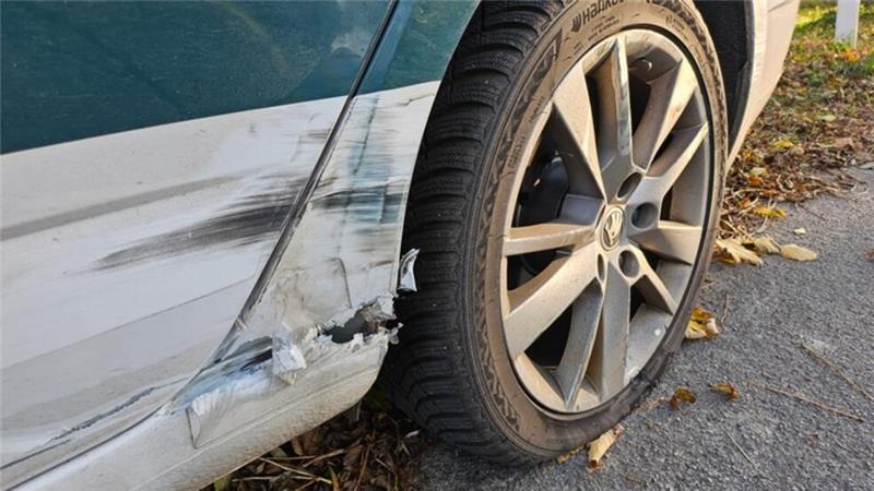 Flüchtende Fahrer und ein Wildunfall beschäftigen die Polizei Der Autofahrer konnte dem Motorradfahrer nicht mehr ausweichen.