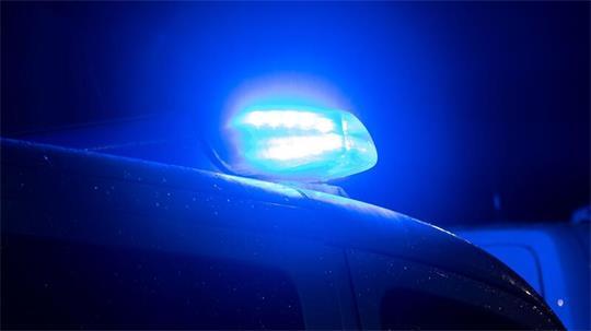 Der Autofahrer starb nach dem Unfall an seinen schweren Verletzungen. (Symbolbild)