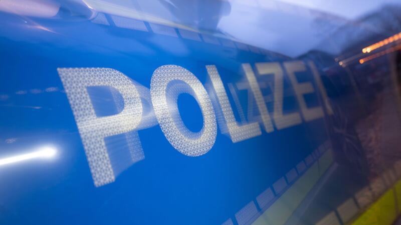 Der Autofahrer verursachte einen Unfall. (Symbolbild)
