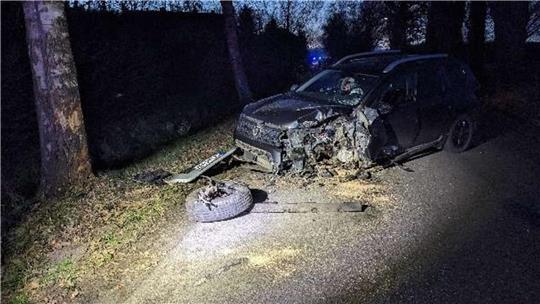 Der Autofahrer wurde bei dem Unfall an der K127 in Hesedorf leicht verletzt.