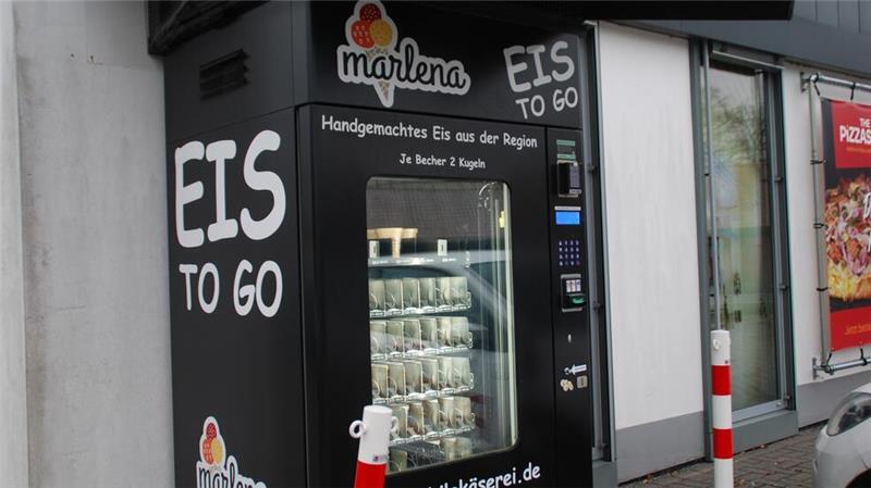 Der Automat mit Marlena-Eis steht neben einer Pizzeria im Stader Gewerbegebiet Am Steinkamp.