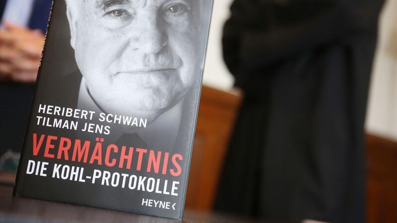 Gericht verbietet weitere Passagen aus Buch über Helmut Kohl Der Autor Heribert Schwan hatte auf eigene Faust ein Buch mit nicht autorisierten Zitaten Kohls veröffentlicht.