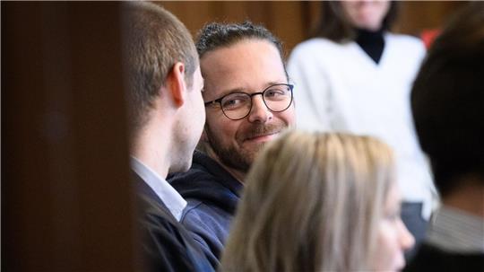 Der Autor und Aktivist Arne Semsrott wirft der Magdeburger Stadtverwaltung vor, seine Lesung in der Stadtbibliothek aus Angst vor Kritik der AfD verhindert zu haben. (Archivbild) 