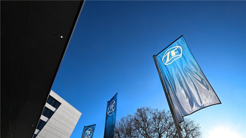 Der Autozulieferer gehört zu 93,8 Prozent der Zeppelin-Stiftung, die vom Oberbürgermeister der Stadt Friedrichhafen geführt wird.