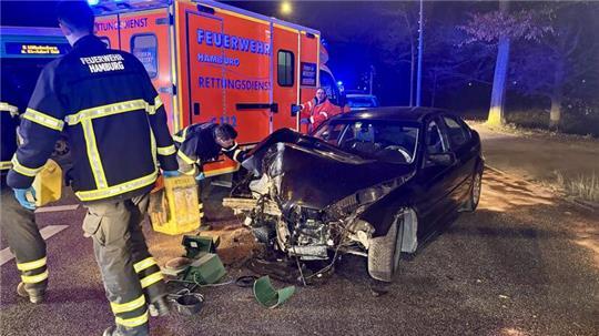 Der BMW der 3er-Reihe soll gegen 21.43 Uhr nach einem Überholmanöver die Kontrolle über sein Fahrzeug verloren haben.