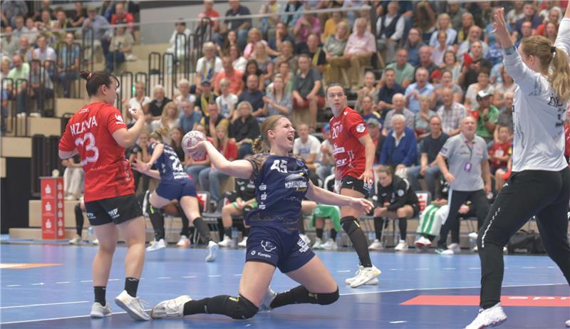 Dramatisches erstes BSV-Spiel in der neuen Halle Nord Der BSV, hier Jolina Huhnstock, zeigte einen kämpferischen Auftritt.
