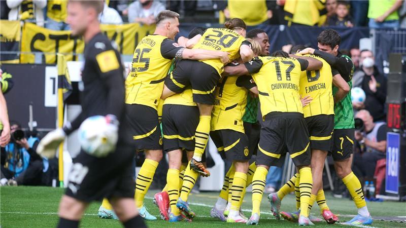 BVB krönt Aufholjagd mit Königsklasse - „Sind geiles Team“ Der BVB jubelt über das 3:0.