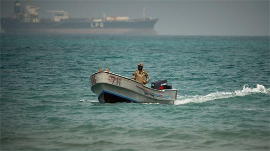 Der Bab al-Mandab verbindet das Rote Meer mit dem Golf von Aden und ist damit Teil einer für den Welthandel enorm wichtigen Schifffahrtsroute. (Archivfoto)