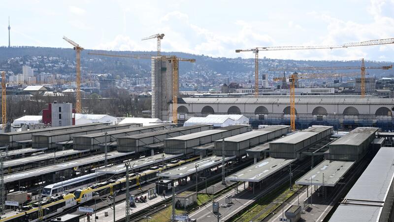 Stuttgart 21: Bestehender Bahnhof bleibt auch 2026 Der Bahnhof des Bahnprojekts Stuttgart 21, bei der der Stuttgarter Hauptbahnhof unter die Erde verlegt werden soll.