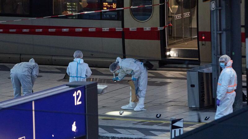 Der Bahnstieg war zur Tatzeit am späten Freitagnachmittag voller Menschen. (Archivbild)