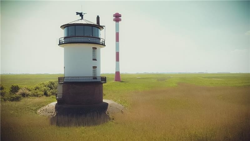 Der Baljer Leuchtturm von der Elbe aus im Bild festgehalten – in dieser Saison wird er nicht für Besucher öffnen. Fotos: bm-solutions/Rambow