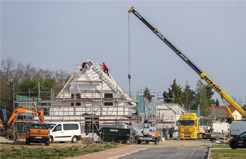 Der Bau-Boom ist auch im Kreis Stade vorerst vorbei. Die Kreissparkasse rechnet damit, dass es in zwei Jahren wieder bergauf geht. Foto: dpa (Symbolbild)