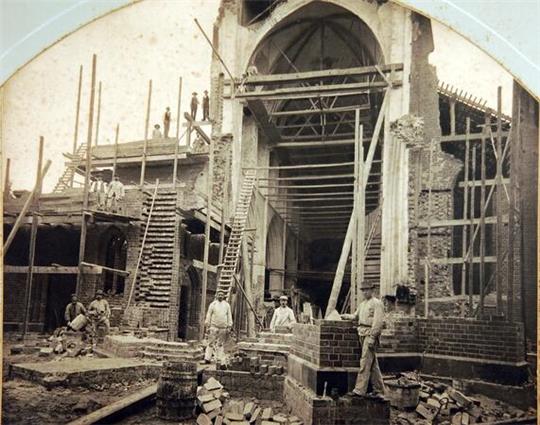 Der Bau des Altarraums: die St.-Petri-Kirche in Buxtehude 1898 bis 1899.