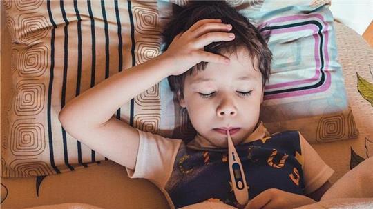 „Der Beginn der Grippewelle deutet sich an“, meldet das RKI. Was ist zu beachten? (Symbolbild)